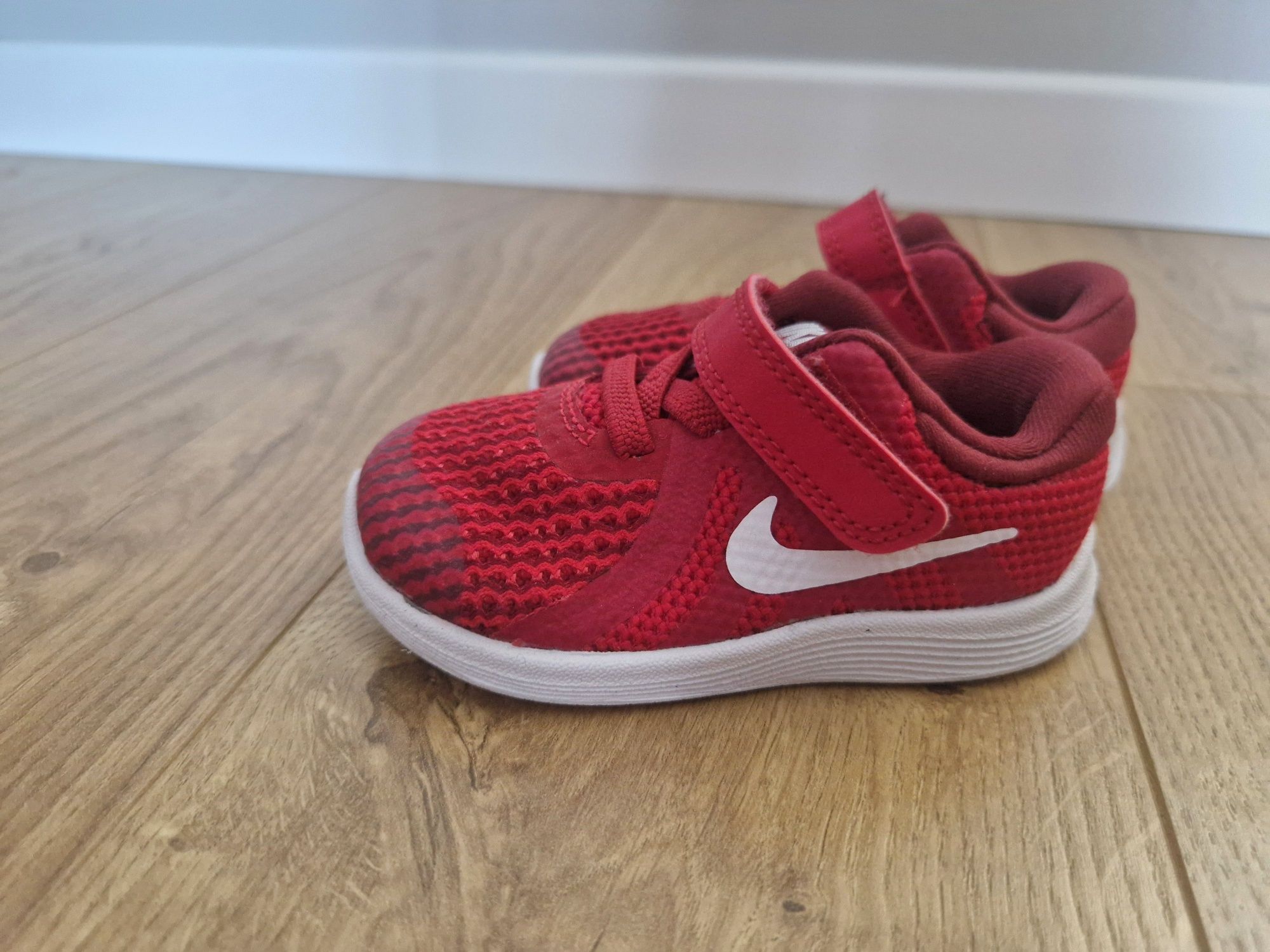 Adidas buty dla dziewczynki, chłopca czerwone nike roz. 21 Nowe