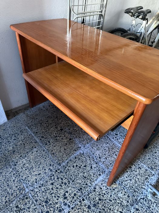 Secretaria usada em carvalho