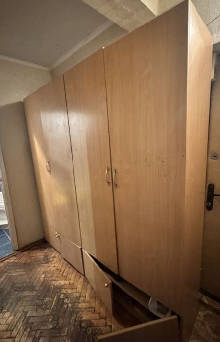 2 шкафа, 2 шафи недорого. Торг.