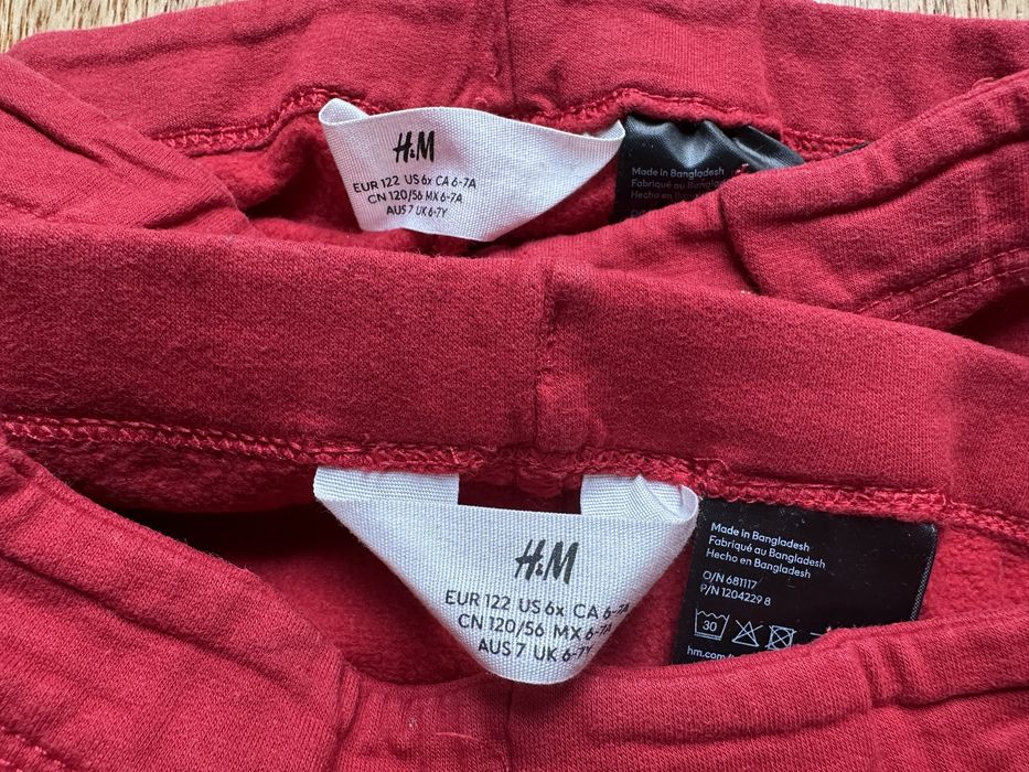 Czerwone wygodne leginsy z „misiem” w środku z H&M