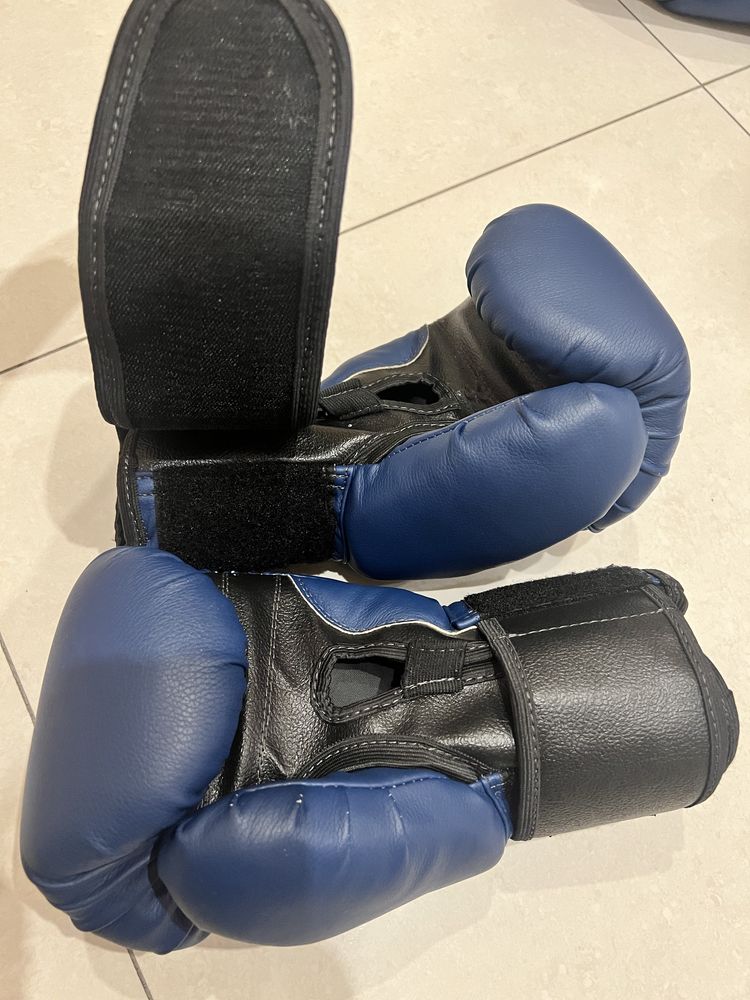 Боксерський набір (рукавиці, шолом, бандаж, бинти)