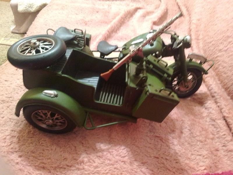 Два мотоцикла. Большие модели