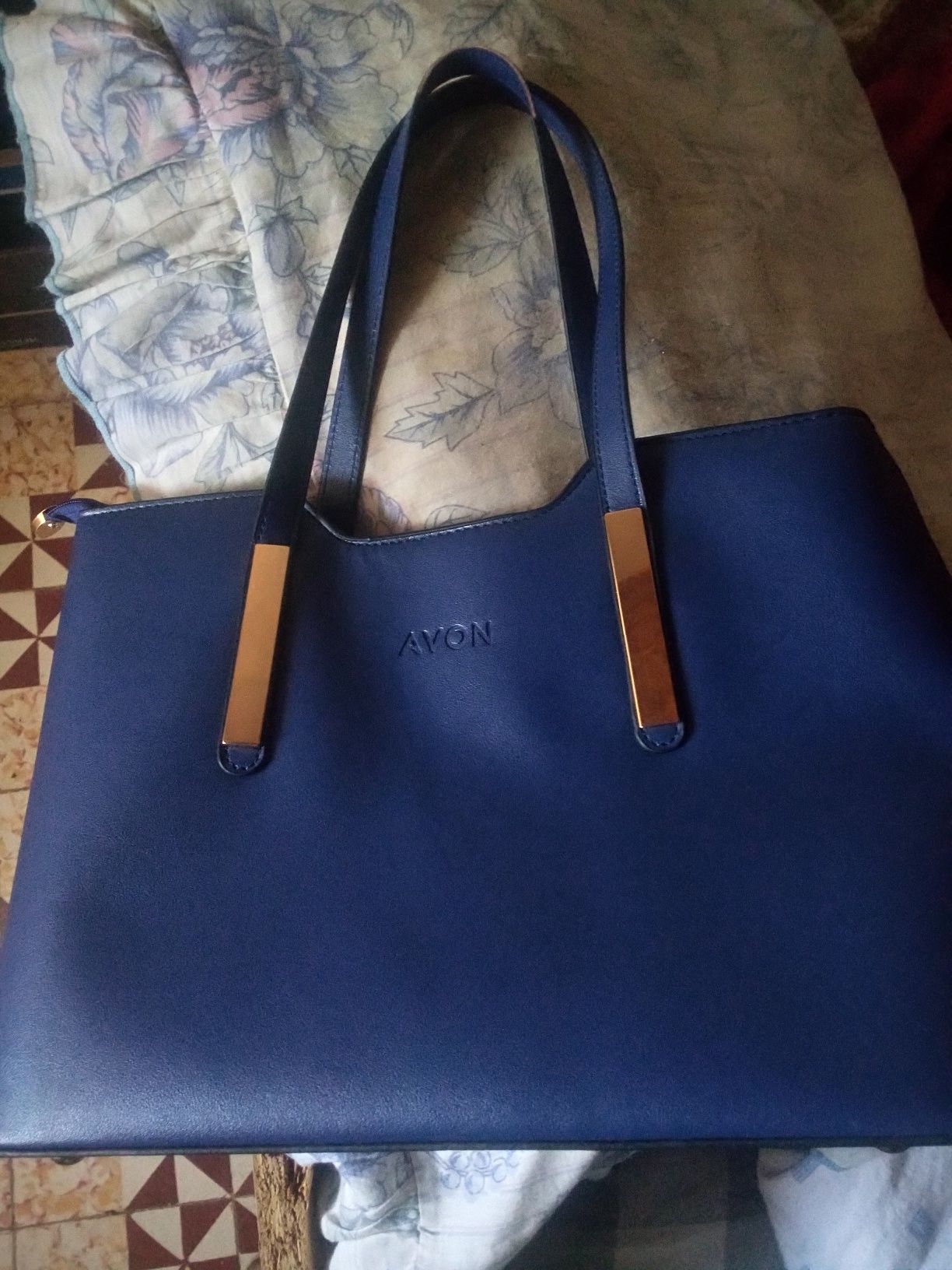 Mala Azul de senhora Avon