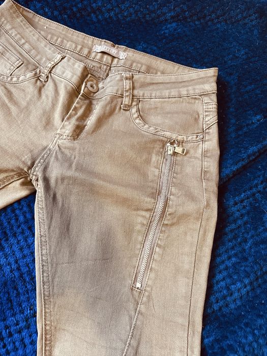 Zielonkawe spodnie khaki biodrowki z zamkami rozm. 38