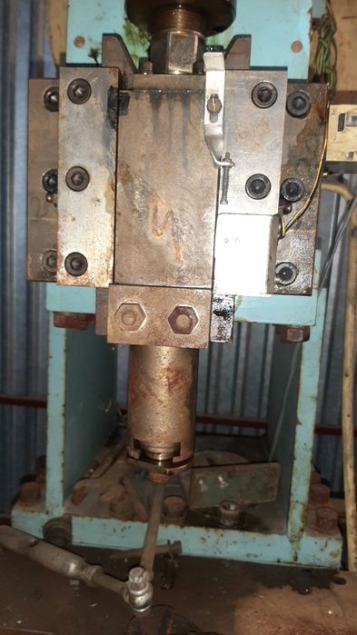 Maszyna prasa do tłoczenia