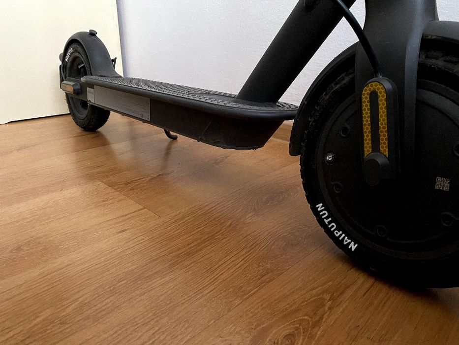 używaną hulajnogę Xiaomi Mi Electric Scooter 1S.