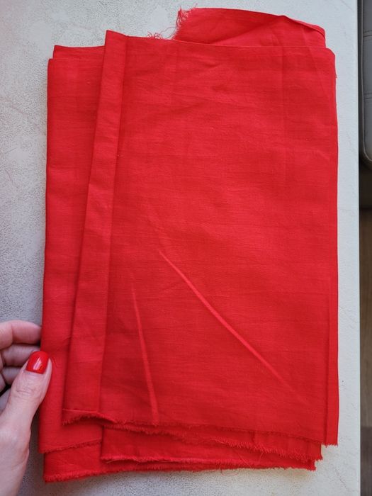 Тканина червона дивіться всі фотографії в оголошенні ЧИТАЙТЕ ОПИС!!!