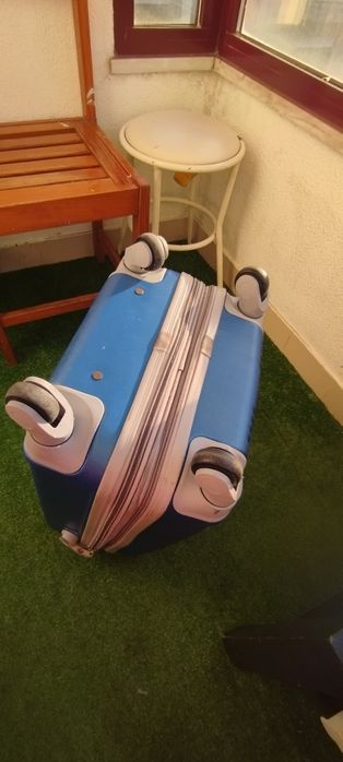Mala de Viagem Rígida Azul Brilhante - Perfeita para suas Próximas Ave