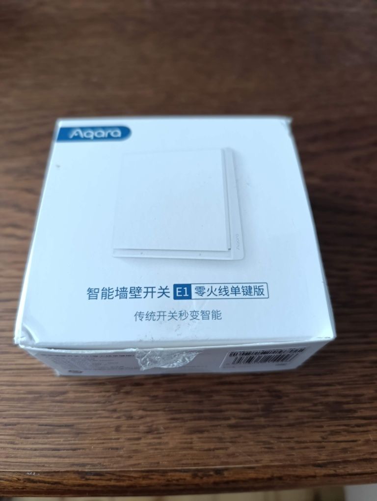 Aqara Smart Wall Switch E1 (pojedynczy, z przewodem neutralnym). 
Jest