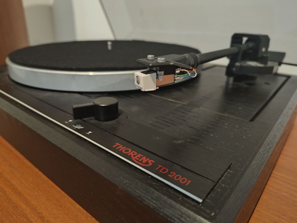 Giradiscos Topo de gama Thorens TD 2001