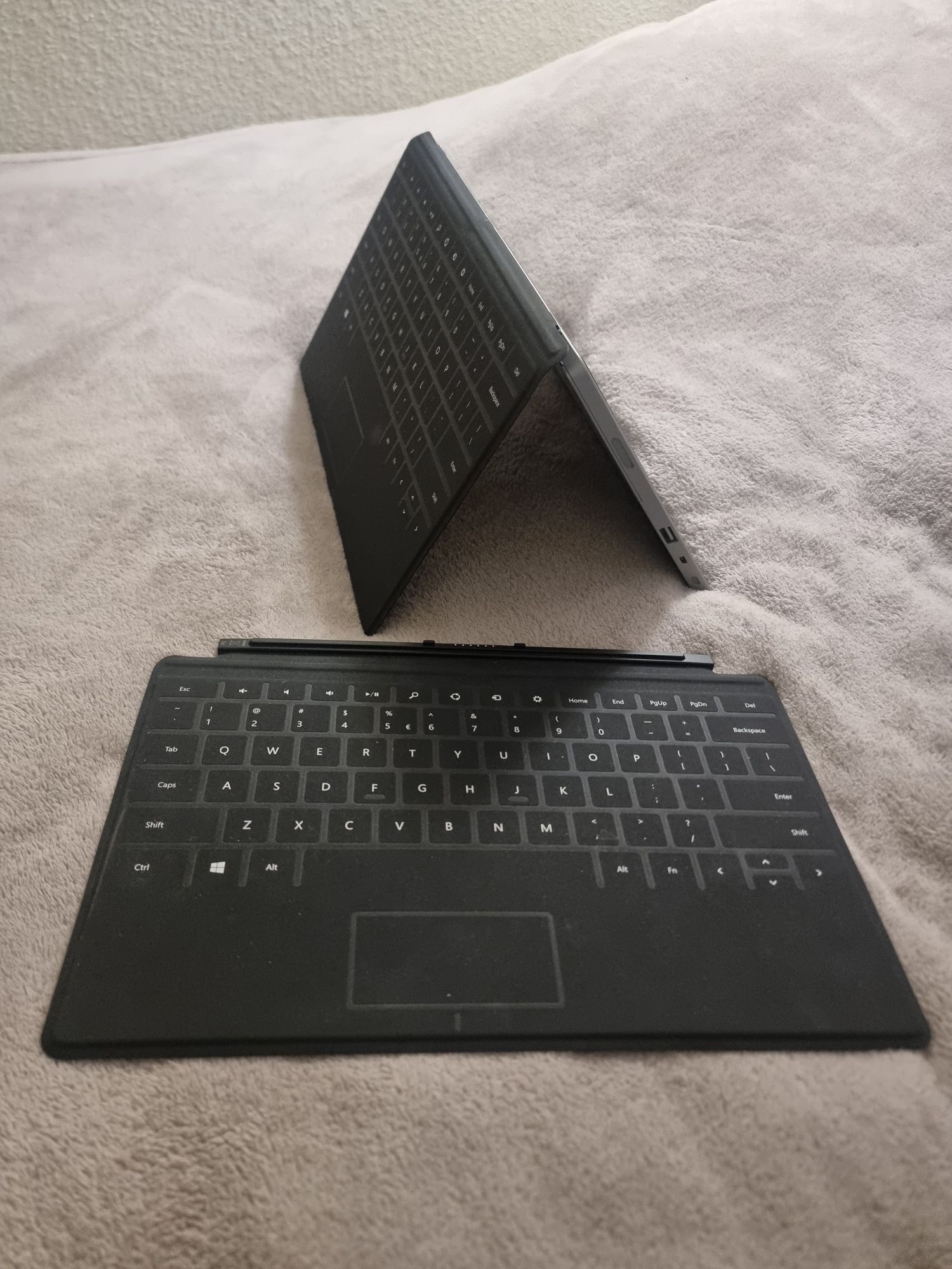 Продам планшет Microsoft Surface 2