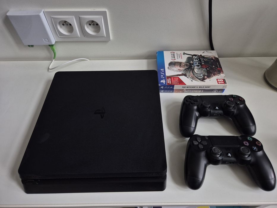Konsola Play Station 4 + gry