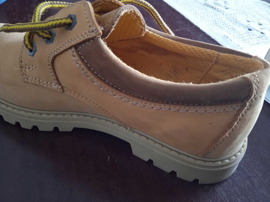 Sapatos amarelo-mostarda novos, 37