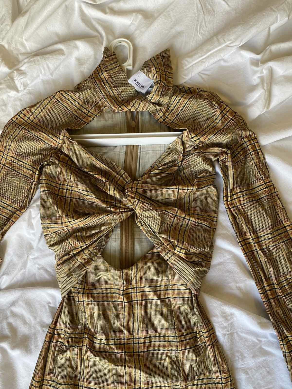 Платье    Burberry