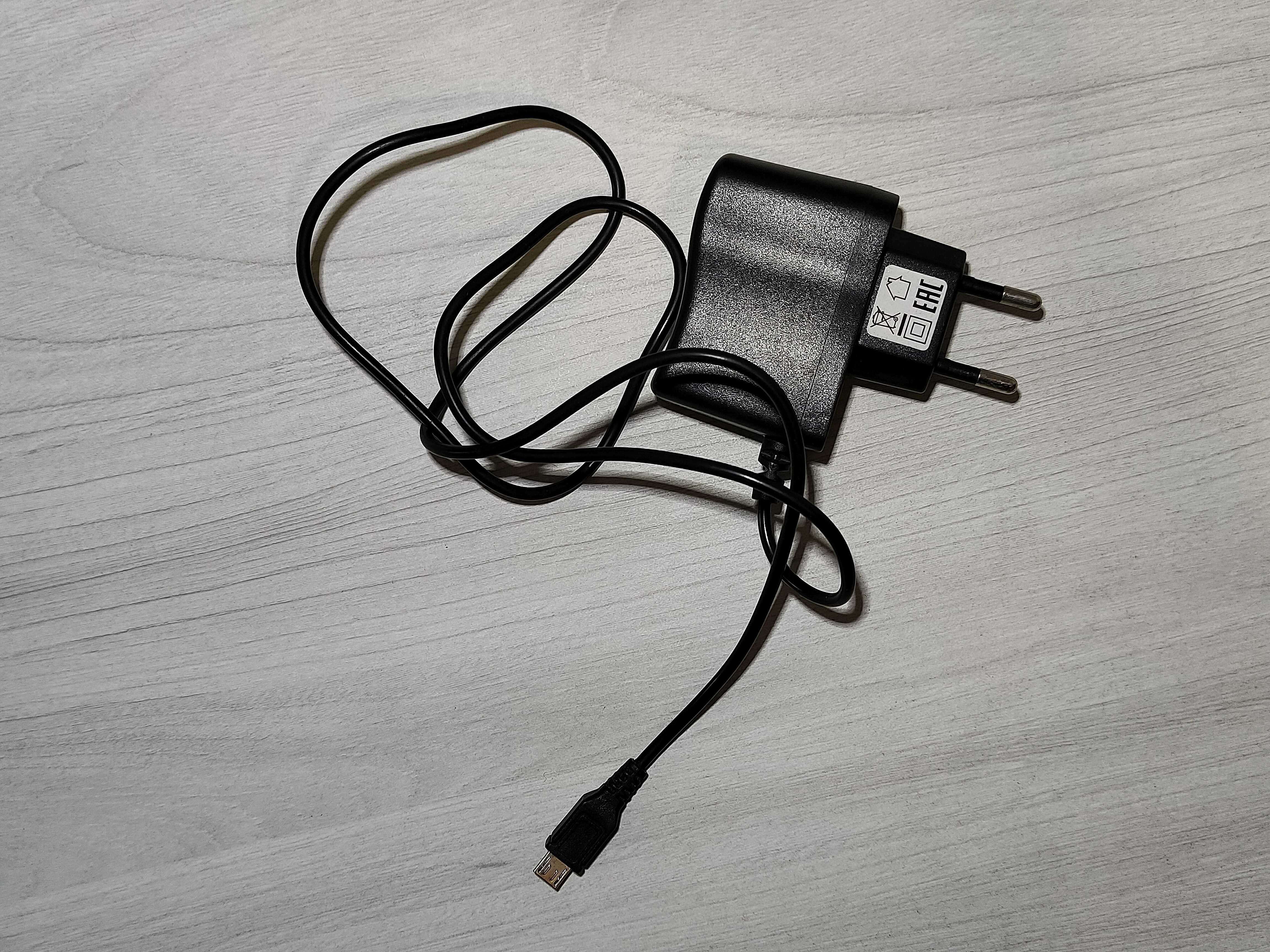Сетевое зарядное устройство XOA-L1A5-011C5211-R с Micro-USB