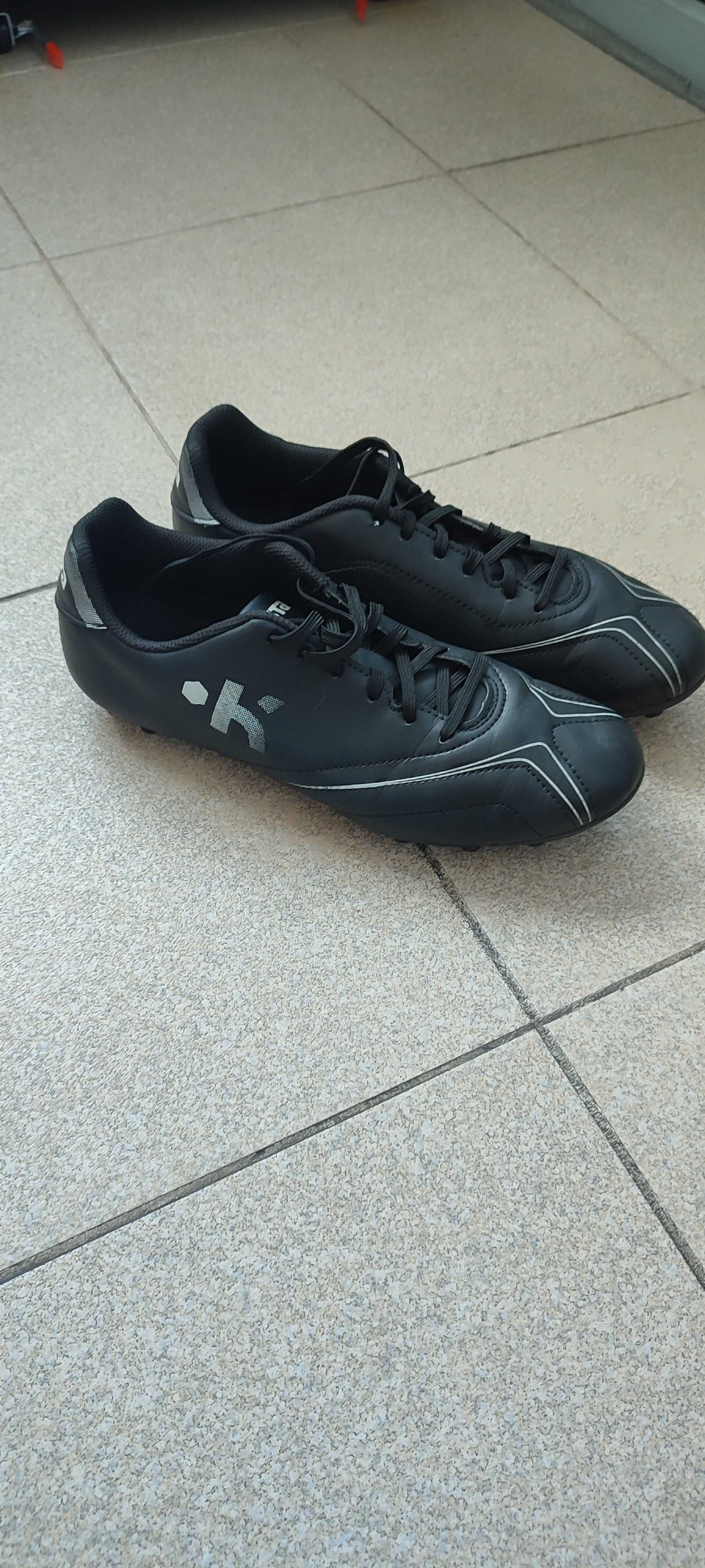Chuteiras Kipsta 42