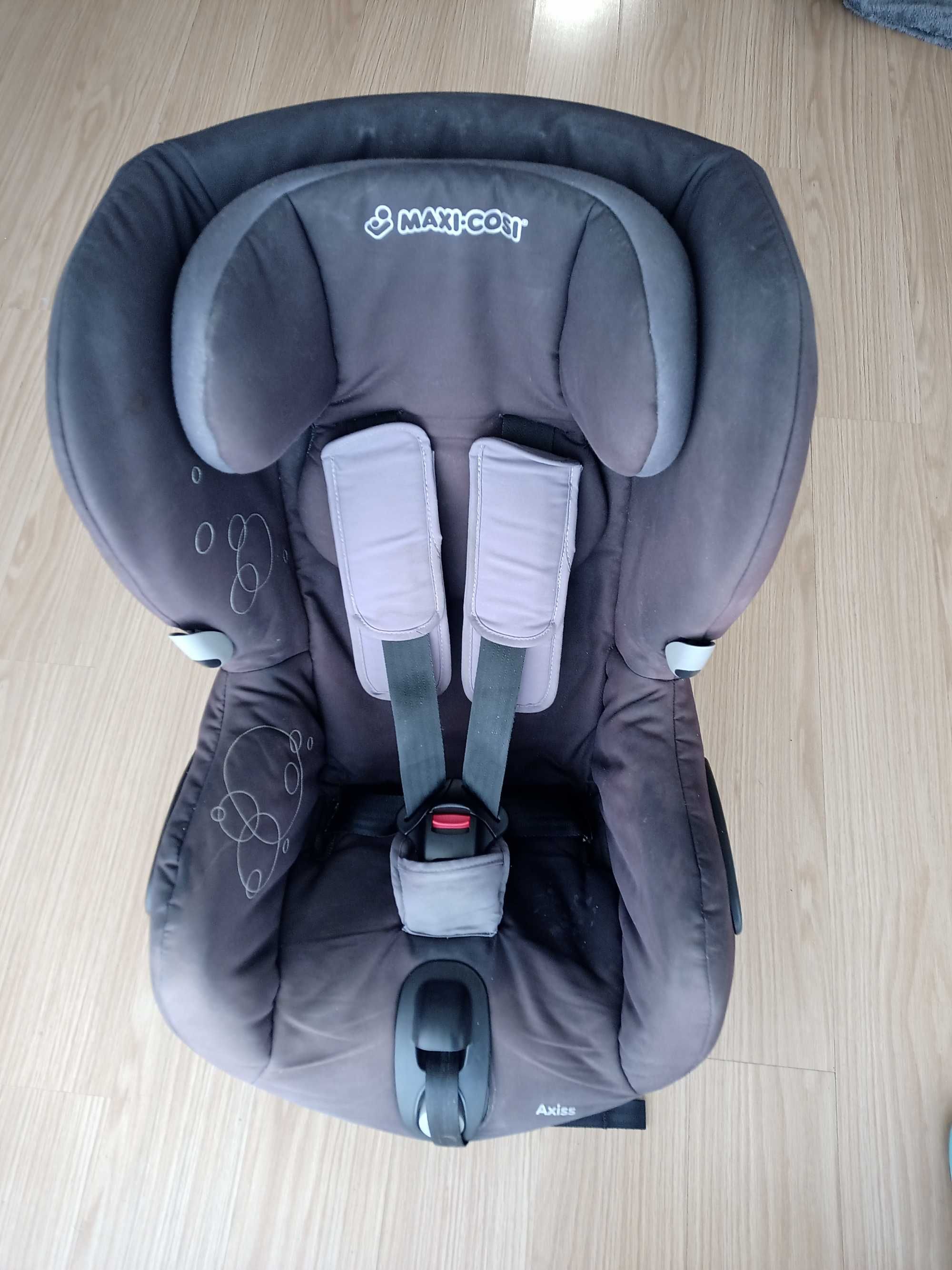 Maxi-Cosi Axiss Car Seat – Cadeira Auto Preta Usada c/ Marcas