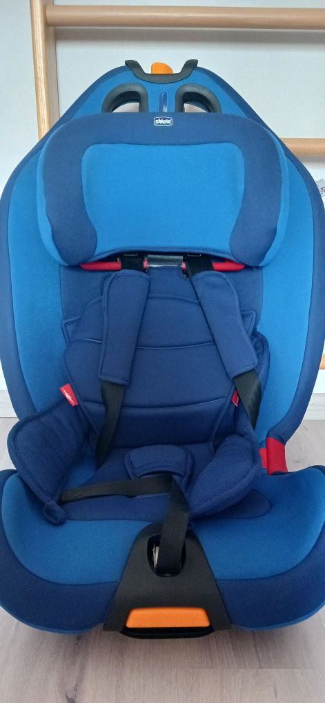 Автокрісло chicco 9-36 кг