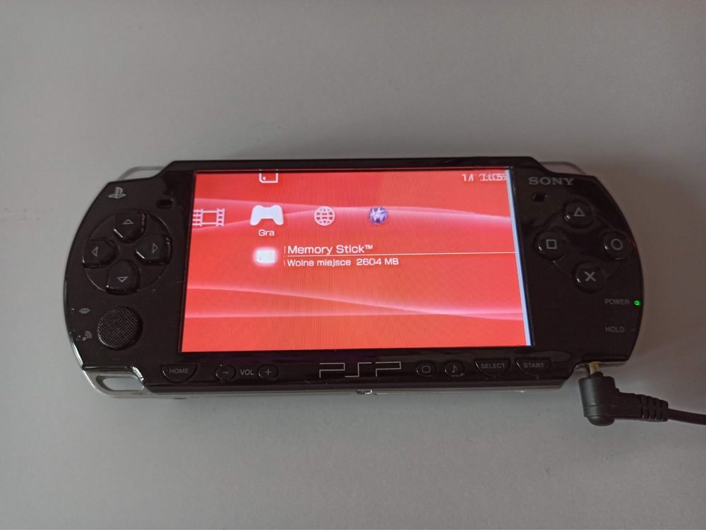Sony PSP Slim 2004 z kartą i grami