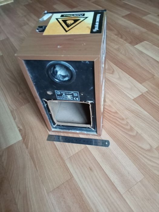 Корпус колонки з фазоінвертором