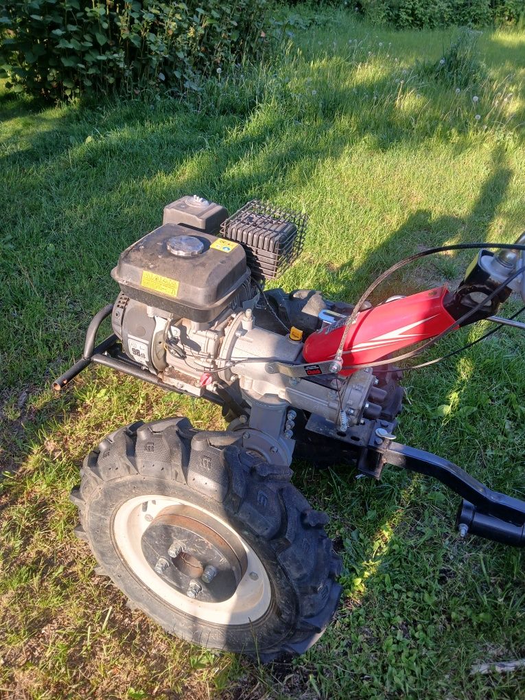 Traktorek ogrodowy z glebogryzarka i przyczepąHITECH