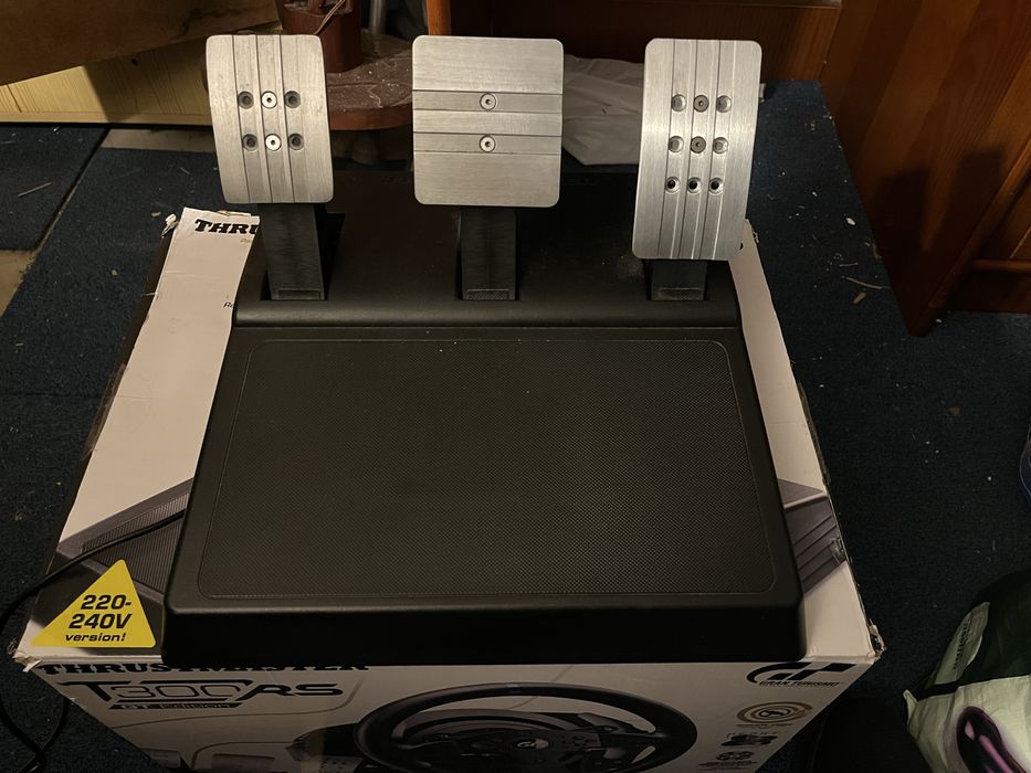 Pedais Thrustmaster T3PA Versão GT com addon para travao