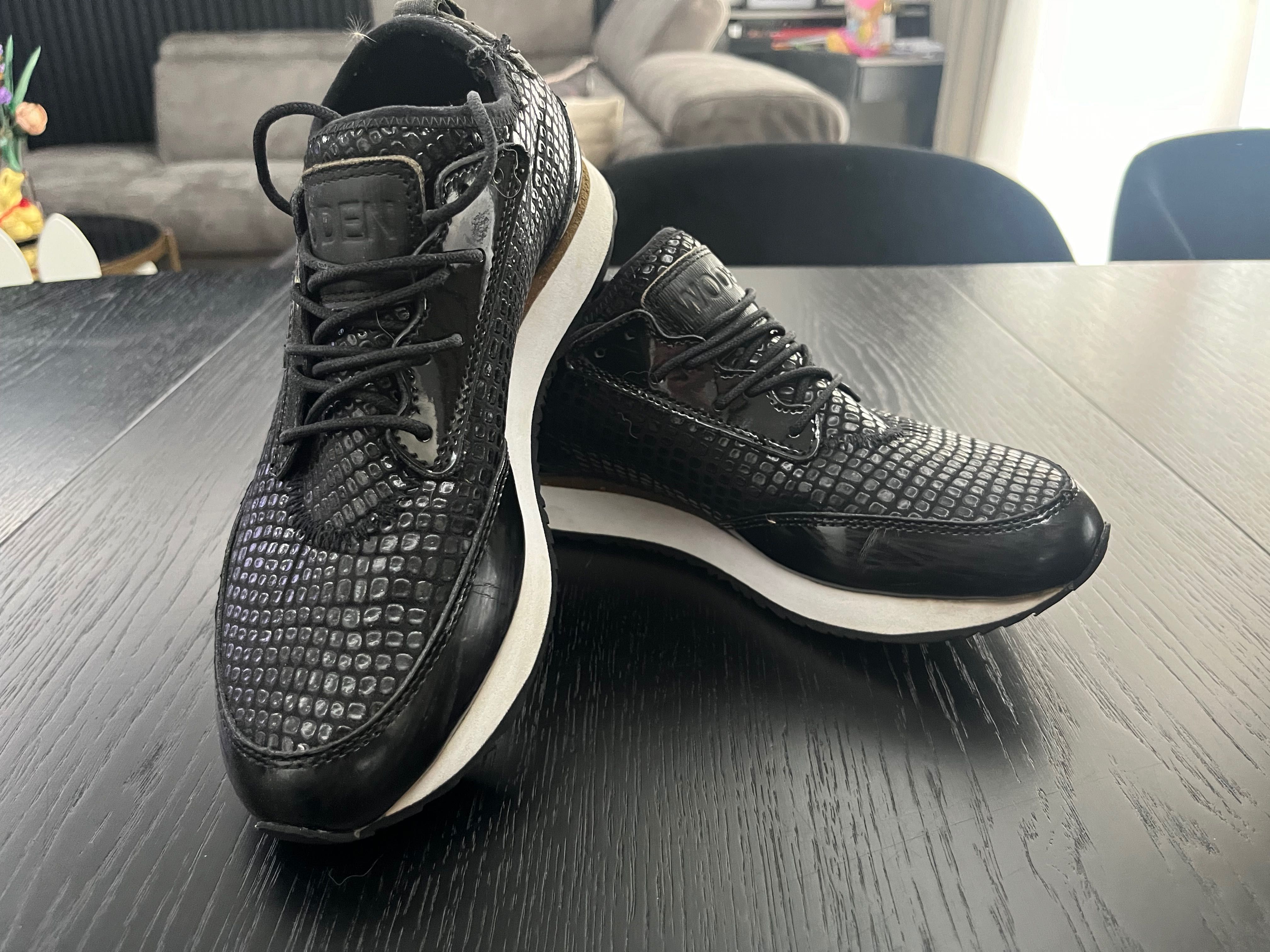 Sneakersy czarne Woden 37/38 wężowe buty adidasy na niskiej platformie