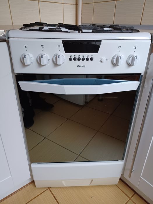 Kuchenka gazowa z piekarnikiem