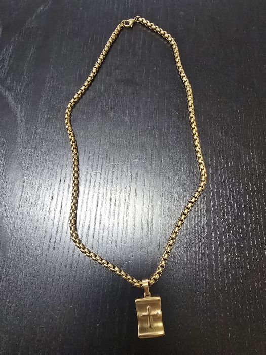 Colar com pendente em ouro cubano