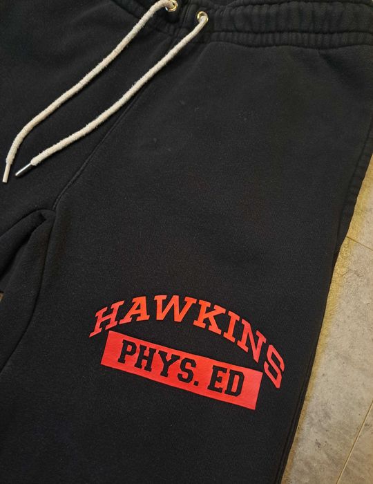 Dresy Nike Spodnie Dresowe Hawkins Phys. Ed Stranger Things