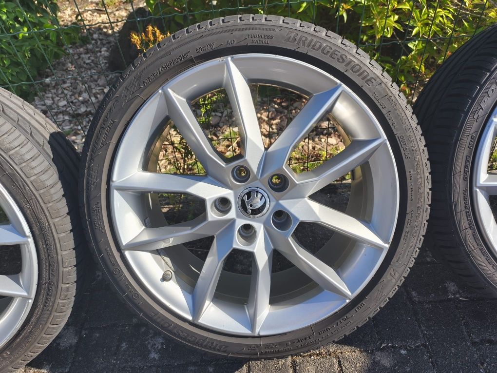 Orginalne felgi z oponami Skoda Octavia RS III