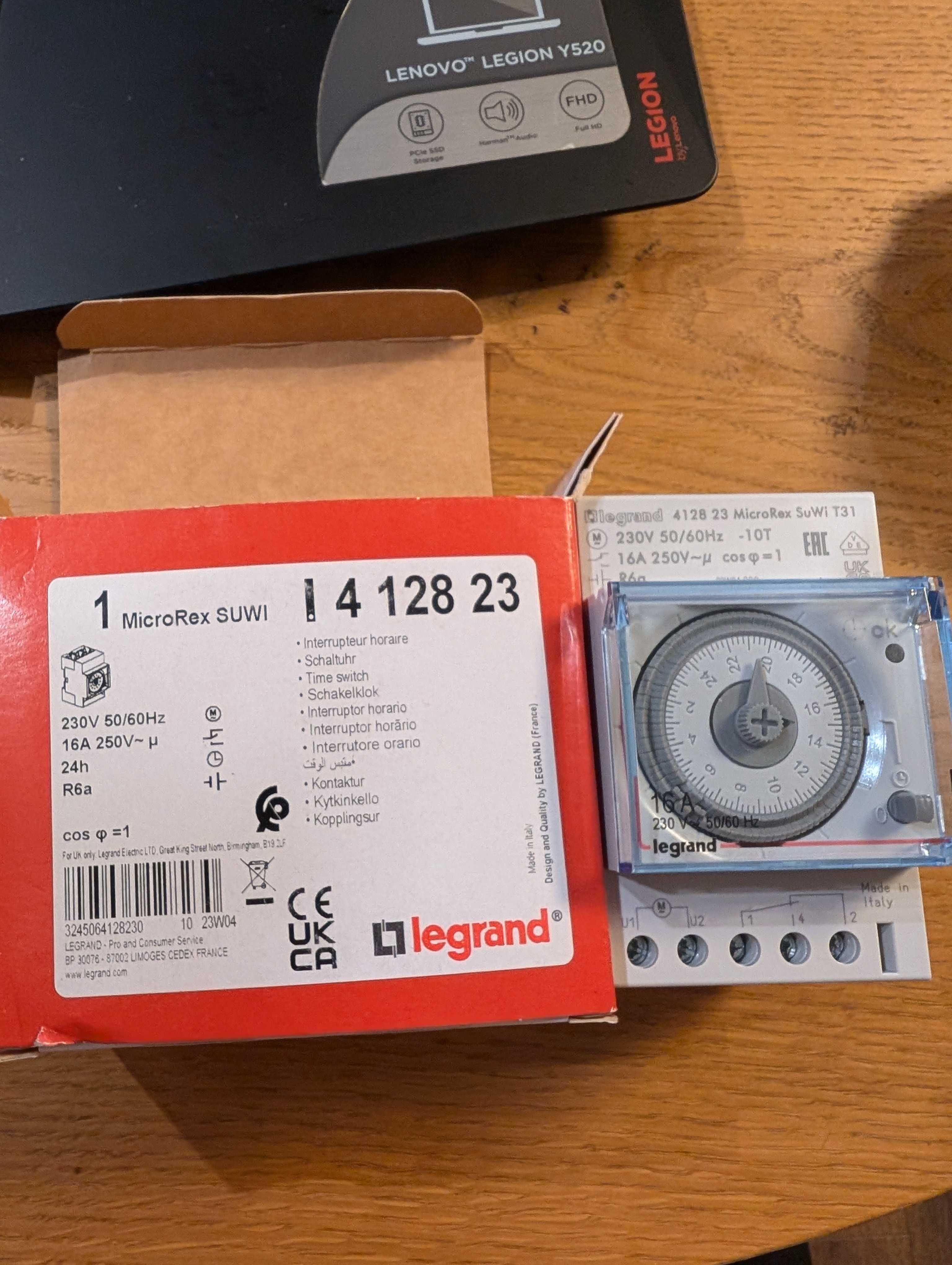Programator analogowy 16A dobowy jednokanałowy 412823 Legrand kwarcowy