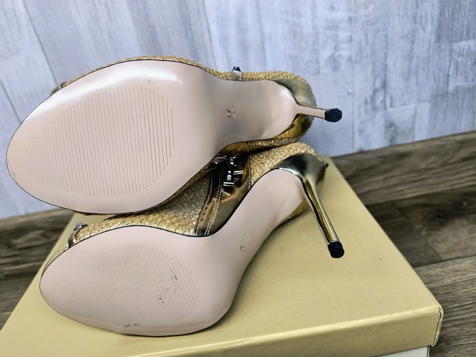 Сітчасті босоніжки / ботинки / батільйони в золотому кольорі