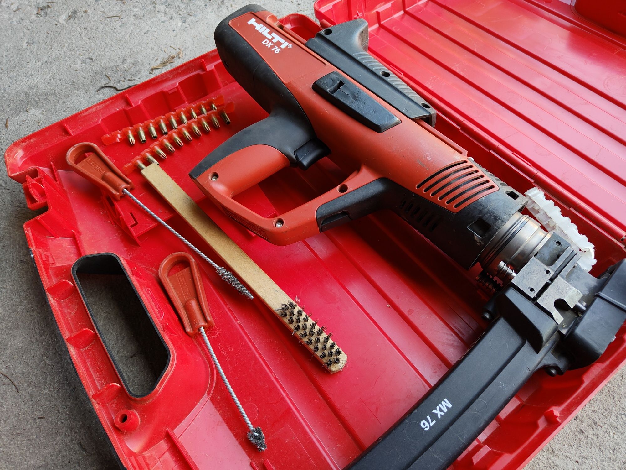 Osadzak Hilti DX 76 - gwoździarka