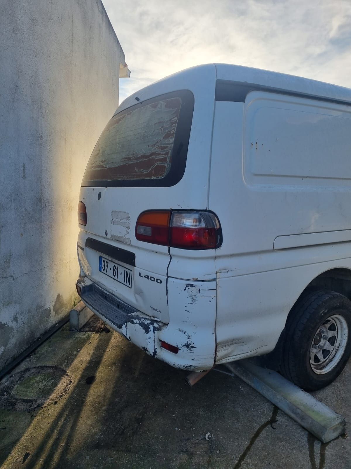 Mitsubishi L400 para peças com documentos