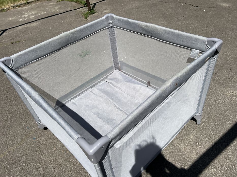 Манеж дитячий, метр на метр