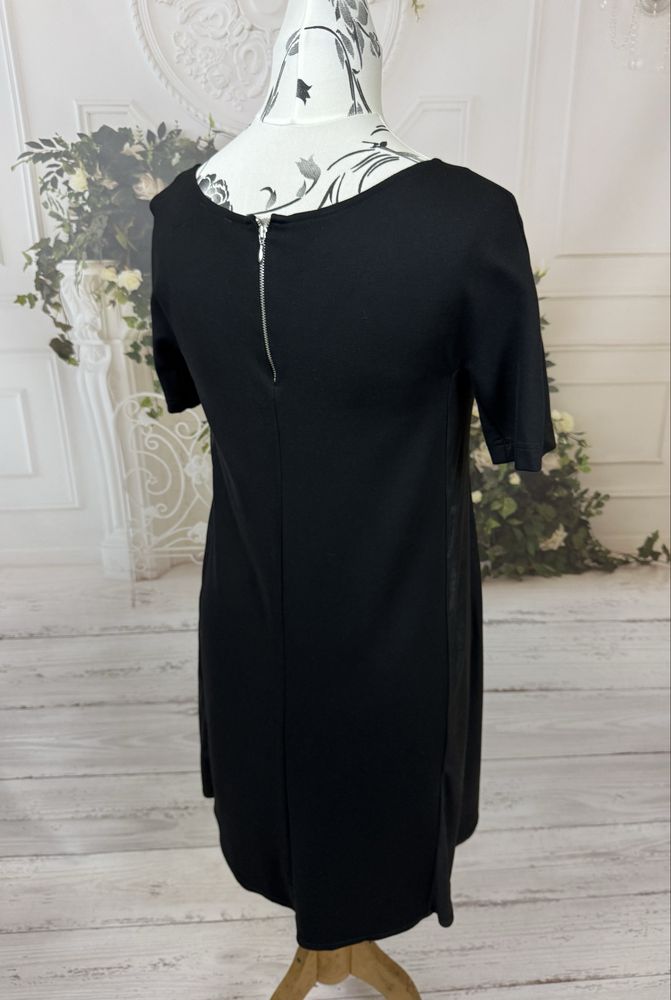 Elegancka czarna sukienka Orsay – klasyka i styl 40 L wstawki z boku