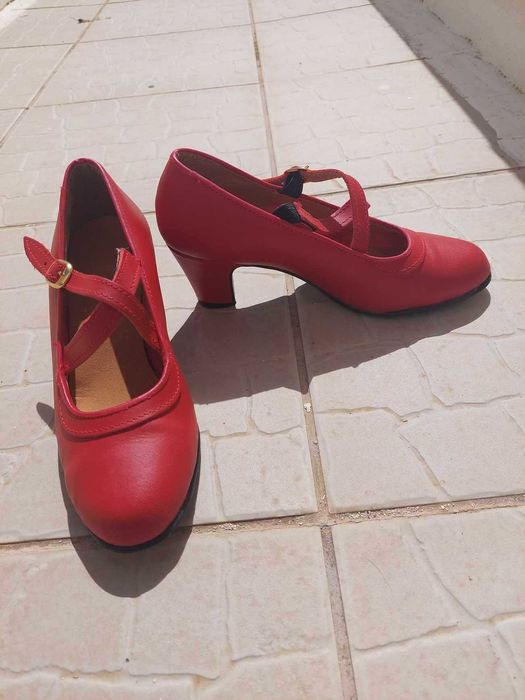 Sapatos de Flamenco semi-profissionais em couro vermelho