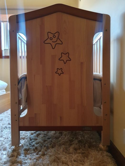 Berço para bebé em madeira