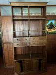 Estante com gavetas
