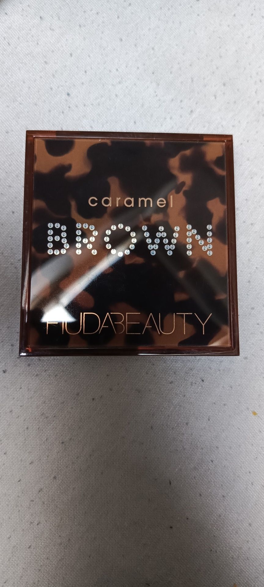 Hudabeauty caramel brown