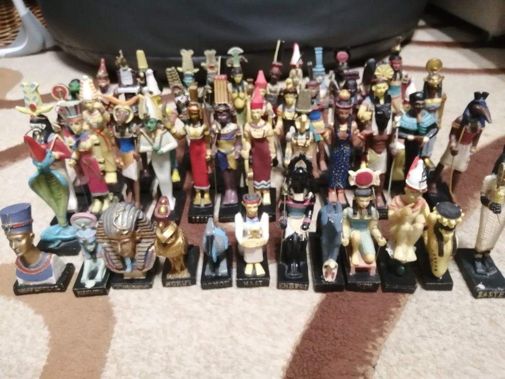 Segregatory i figurki Egipt.