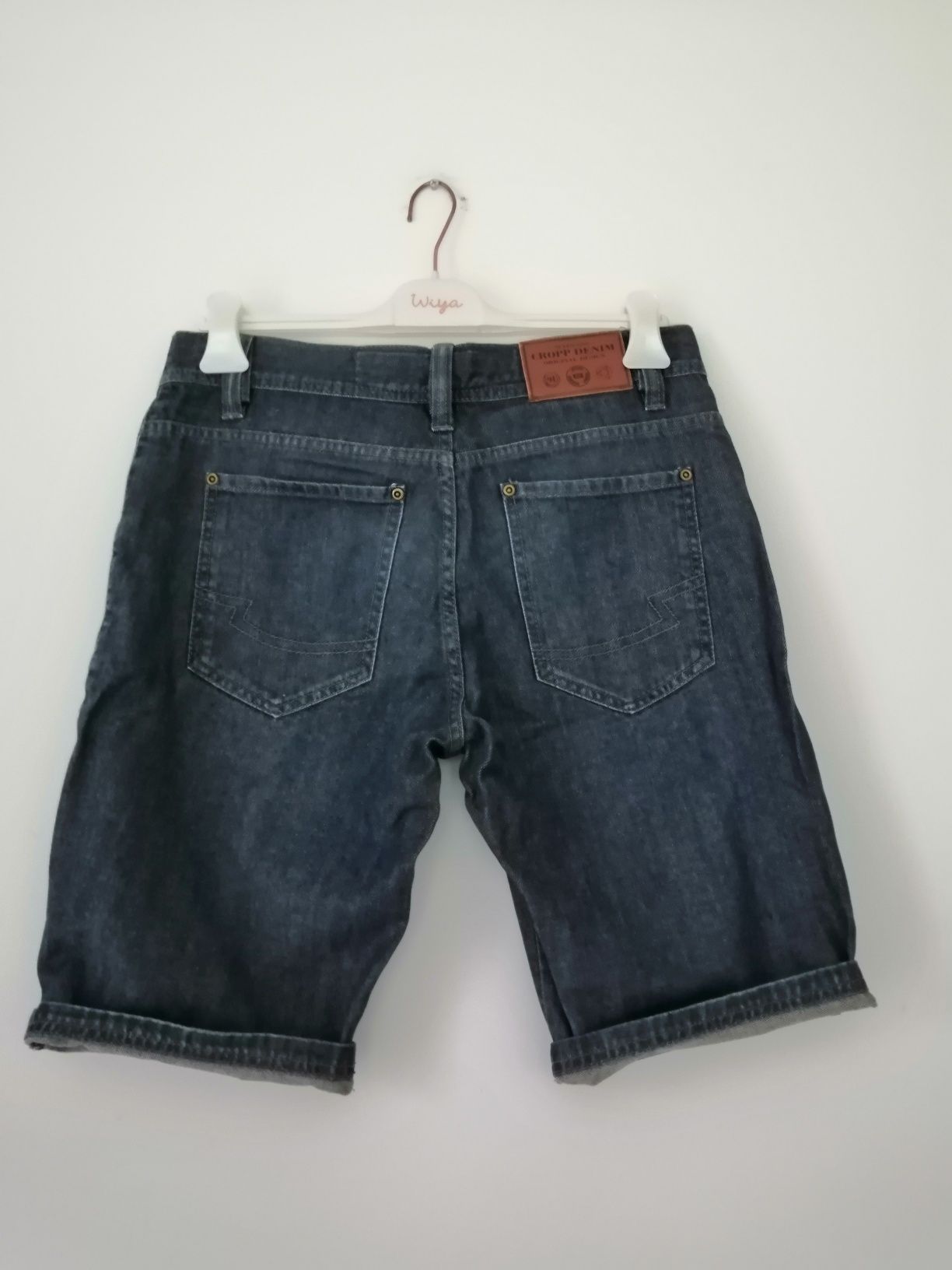 Granatowe męskie jeansowe spodenki do kolan bawełna Cropp, rozmiar 30