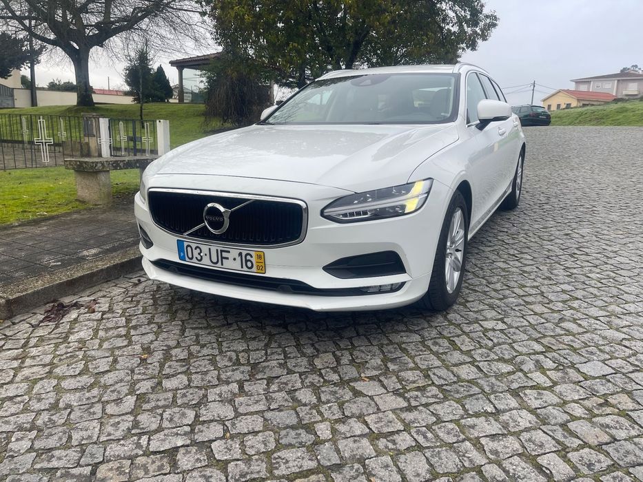 Volvo V90 2.0 D4 Momentum Plus