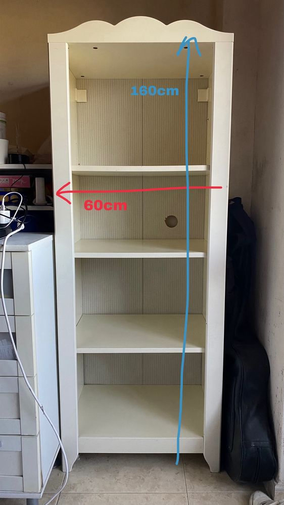 Armário IKEA com parteleiras