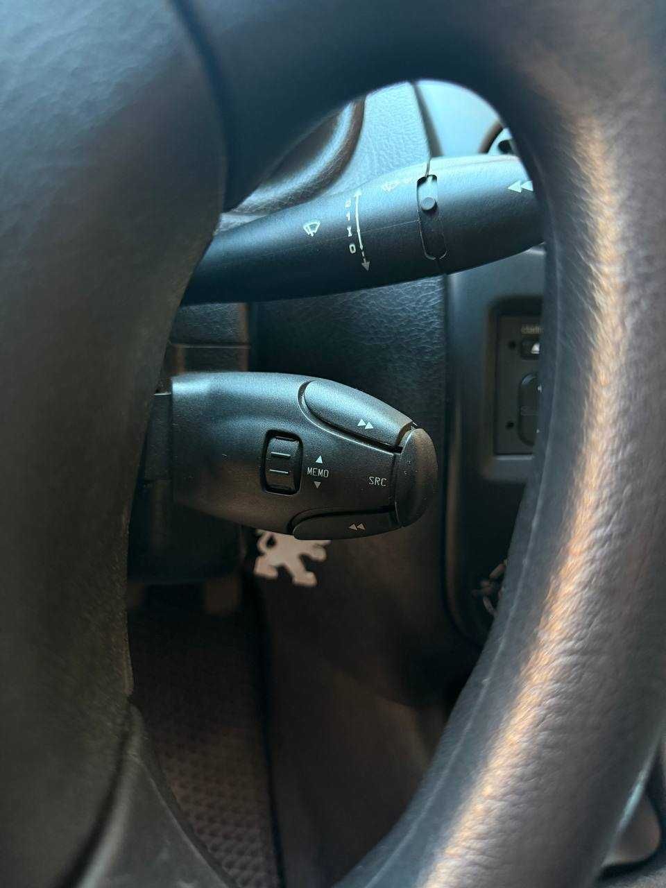 Продам Peugeot 206  2010 р.в. з пробігом 49000 км. !