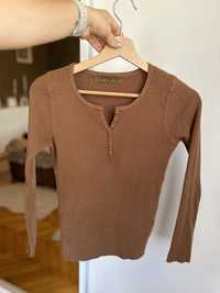brązowy sweterek sweter prążkowany damski prążek guziki