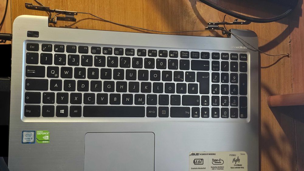 Asus F556U i5-6198DU GPU: 940MX 2GB RAM: 8GB SSD: 250GB