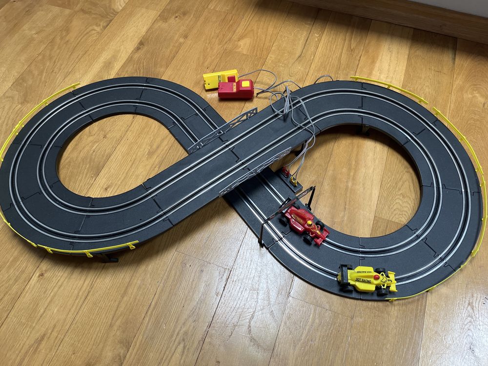 Tor wyscigi samochodowe Cat tace track Playtive