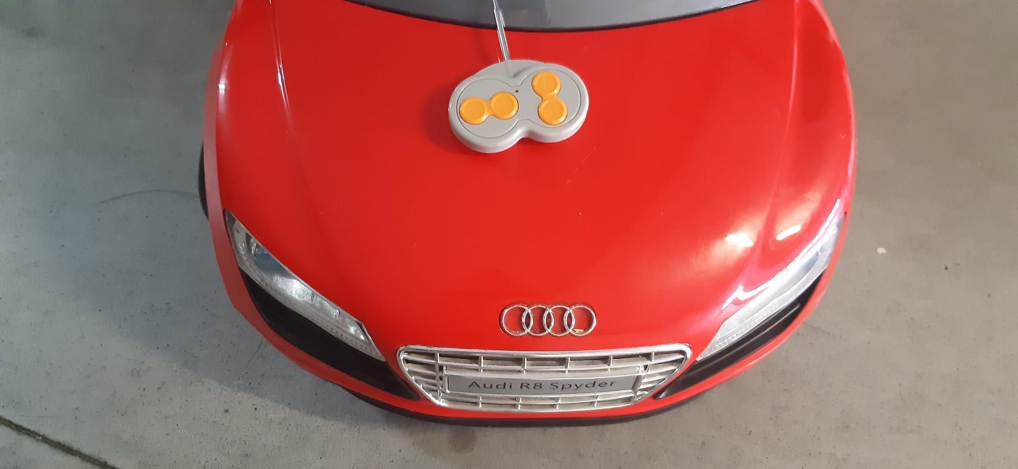 AudivCarro elétrico descapotável